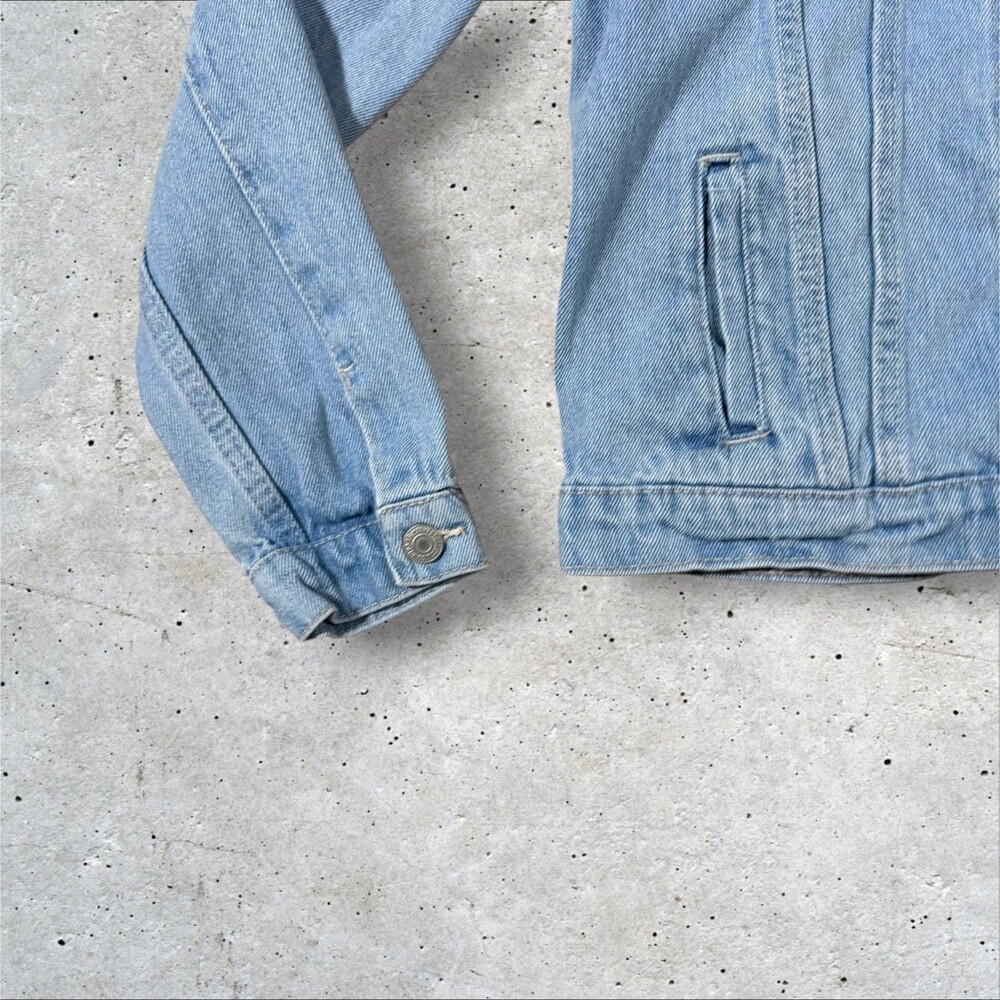 Vintage Levis Denim Trucker Jacket Youth XL Light Wash Button Up Jean Coat - Picture 5 of 8